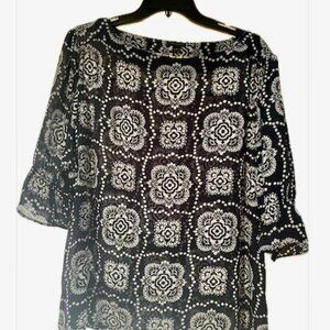 Ann Taylor geometric mixed media navy and white tiled short sleeve top